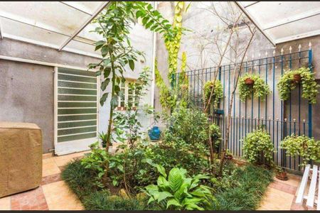 Casa à venda com 240m², 3 quartos e 2 vagas Casa à venda com 240m², 3 quartos e 2 vagasJardim