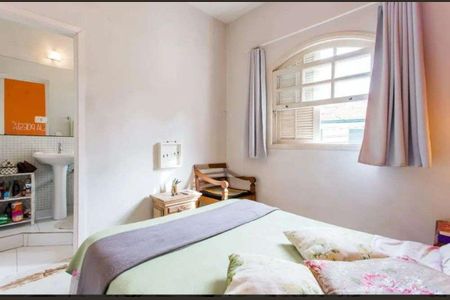 Casa à venda com 240m², 3 quartos e 2 vagas Casa à venda com 240m², 3 quartos e 2 vagasQuarto