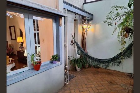 Casa à venda com 270m², 3 quartos e 1 vaga