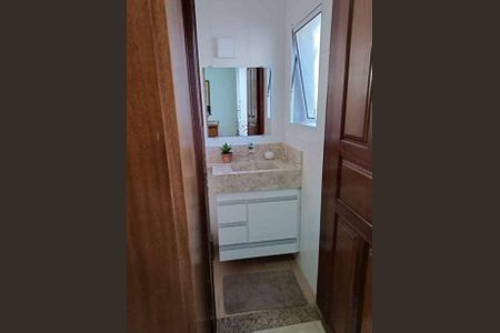 Casa à venda com 280m², 4 quartos e sem vaga Casa à venda com 280m², 4 quartos e sem vagaBanheiro