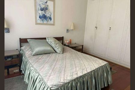 Casa à venda com 300m², 3 quartos e 2 vagas Casa à venda com 300m², 3 quartos e 2 vagasQuarto