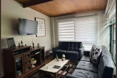 Casa à venda com 300m², 3 quartos e 2 vagas Casa à venda com 300m², 3 quartos e 2 vagasSala de TV