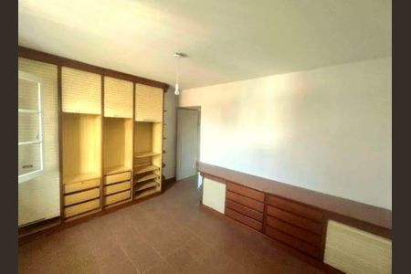 Casa à venda com 240m², 3 quartos e 2 vagasQuarto