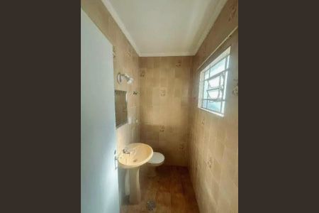 Casa à venda com 240m², 3 quartos e 2 vagasBanheiro