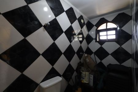 Casa à venda com 450m², 4 quartos e 6 vagasBanheiro de Serviço