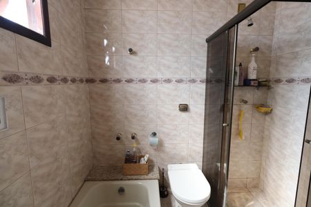 Casa à venda com 450m², 4 quartos e 6 vagasBanheiro da Suíte