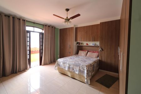 Casa à venda com 450m², 4 quartos e 6 vagasSuíte