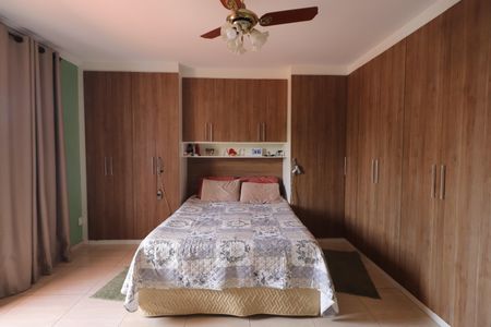 Casa à venda com 450m², 4 quartos e 6 vagasSuíte