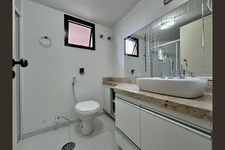 Apartamento à venda com 160m², 3 quartos e 3 vagasBanheiro Sacada Suíte 3