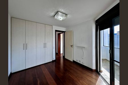 Apartamento à venda com 160m², 3 quartos e 3 vagasSuíte 3