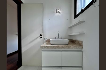 Apartamento à venda com 160m², 3 quartos e 3 vagasBanheiro Suíte 1