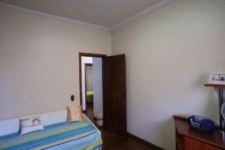 Casa à venda com 360m², 4 quartos e 5 vagas Casa à venda com 360m², 4 quartos e 5 vagasQuarto