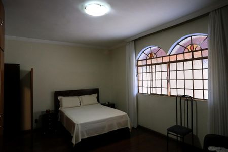 Casa à venda com 360m², 4 quartos e 5 vagas Casa à venda com 360m², 4 quartos e 5 vagasSuíte 3