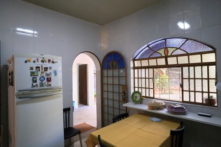 Casa à venda com 360m², 4 quartos e 5 vagas Casa à venda com 360m², 4 quartos e 5 vagasCozinha