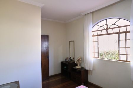 Casa à venda com 360m², 4 quartos e 5 vagas Casa à venda com 360m², 4 quartos e 5 vagasSuíte 1