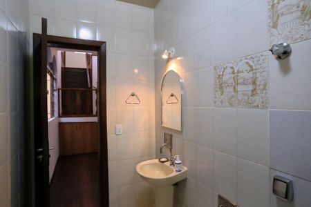 Casa à venda com 360m², 4 quartos e 5 vagas Casa à venda com 360m², 4 quartos e 5 vagasLavabo