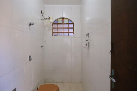 Casa à venda com 360m², 4 quartos e 5 vagas Casa à venda com 360m², 4 quartos e 5 vagasBanheiro de serviço