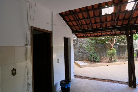 Casa à venda com 360m², 4 quartos e 5 vagas Casa à venda com 360m², 4 quartos e 5 vagasÁrea de Serviço