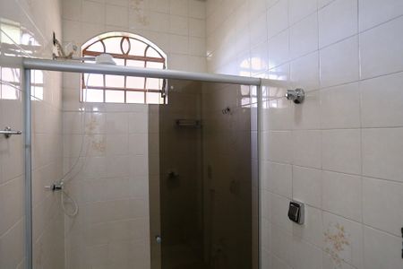 Casa à venda com 360m², 4 quartos e 5 vagas Casa à venda com 360m², 4 quartos e 5 vagasBBanheiro da Suíte 2