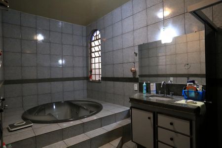 Casa à venda com 360m², 4 quartos e 5 vagas Casa à venda com 360m², 4 quartos e 5 vagasBanheiro da Suíte 3