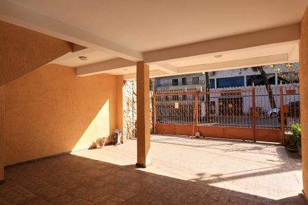 Casa à venda com 360m², 4 quartos e 5 vagas Casa à venda com 360m², 4 quartos e 5 vagasGaragem