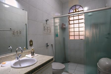 Casa à venda com 360m², 4 quartos e 5 vagas Casa à venda com 360m², 4 quartos e 5 vagasBanheiro