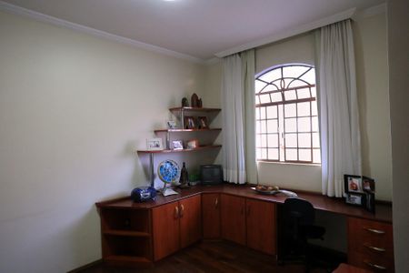 Casa à venda com 360m², 4 quartos e 5 vagas Casa à venda com 360m², 4 quartos e 5 vagasQuarto