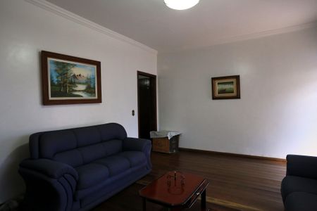 Casa à venda com 360m², 4 quartos e 5 vagas Casa à venda com 360m², 4 quartos e 5 vagasSala