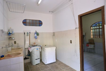 Casa à venda com 360m², 4 quartos e 5 vagas Casa à venda com 360m², 4 quartos e 5 vagasÁrea de Serviço