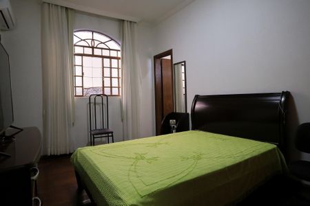 Casa à venda com 360m², 4 quartos e 5 vagas Casa à venda com 360m², 4 quartos e 5 vagasSuíte 2