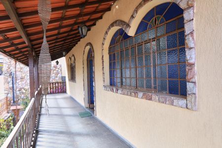 Casa à venda com 360m², 4 quartos e 5 vagas Casa à venda com 360m², 4 quartos e 5 vagasVaranda da Sala