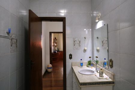 Casa à venda com 360m², 4 quartos e 5 vagas Casa à venda com 360m², 4 quartos e 5 vagasBanheiro