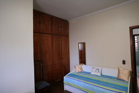 Casa à venda com 360m², 4 quartos e 5 vagas Casa à venda com 360m², 4 quartos e 5 vagasQuarto