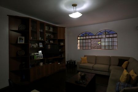 Casa à venda com 360m², 4 quartos e 5 vagas Casa à venda com 360m², 4 quartos e 5 vagasSala de TV