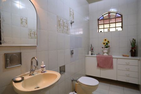 Casa à venda com 360m², 4 quartos e 5 vagas Casa à venda com 360m², 4 quartos e 5 vagasLavabo