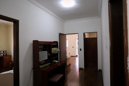 Casa à venda com 360m², 4 quartos e 5 vagas Casa à venda com 360m², 4 quartos e 5 vagasCorredor