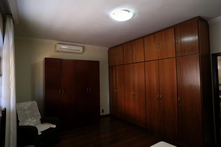 Casa à venda com 360m², 4 quartos e 5 vagas Casa à venda com 360m², 4 quartos e 5 vagasSuíte 3