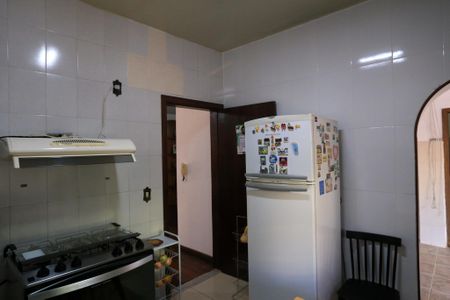 Casa à venda com 360m², 4 quartos e 5 vagas Casa à venda com 360m², 4 quartos e 5 vagasCozinha