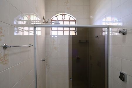 Casa à venda com 360m², 4 quartos e 5 vagas Casa à venda com 360m², 4 quartos e 5 vagasBanheiro da Suíte 2