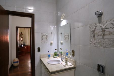 Casa à venda com 360m², 4 quartos e 5 vagas Casa à venda com 360m², 4 quartos e 5 vagasBanheiro