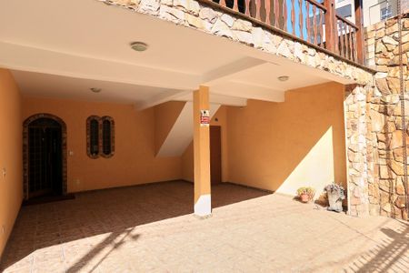 Casa à venda com 360m², 4 quartos e 5 vagas Casa à venda com 360m², 4 quartos e 5 vagasGaragem