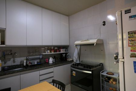 Casa à venda com 360m², 4 quartos e 5 vagas Casa à venda com 360m², 4 quartos e 5 vagasCozinha