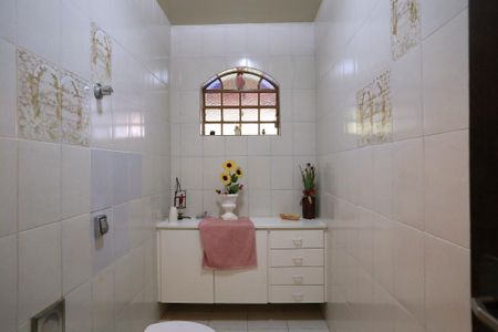 Casa à venda com 360m², 4 quartos e 5 vagas Casa à venda com 360m², 4 quartos e 5 vagasLavabo