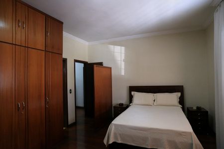 Casa à venda com 360m², 4 quartos e 5 vagas Casa à venda com 360m², 4 quartos e 5 vagasSuíte 3