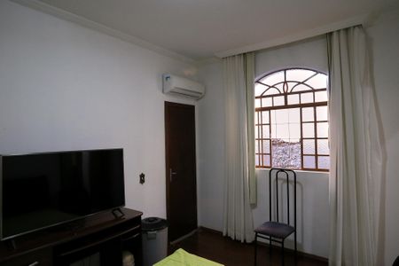 Casa à venda com 360m², 4 quartos e 5 vagas Casa à venda com 360m², 4 quartos e 5 vagasSuíte 2