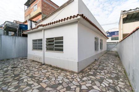 Casa à venda com 250m², 4 quartos e 5 vagas Casa à venda com 250m², 4 quartos e 5 vagasVaranda