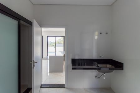 Casa de condomínio para alugar com 380m², 4 quartos e 4 vagasÁrea de Serviço