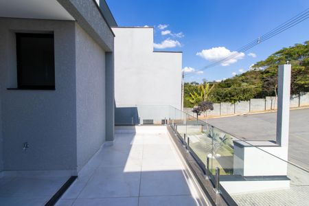 Casa de condomínio para alugar com 380m², 4 quartos e 4 vagasVaranda da Suíte 1