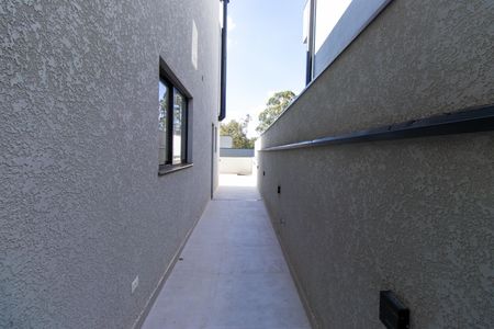 Casa de condomínio para alugar com 380m², 4 quartos e 4 vagasCorredor lateral