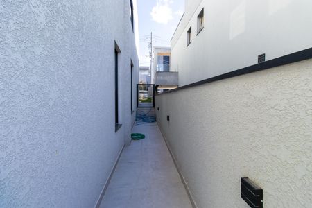 Casa de condomínio para alugar com 380m², 4 quartos e 4 vagasCorredor lateral